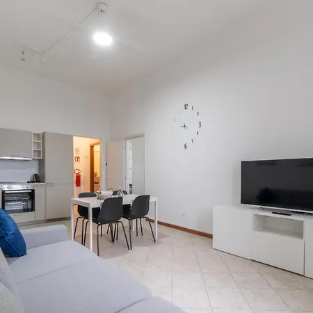 Gioia Del Corso شقة