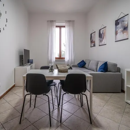 Gioia Del Corso شقة ليسي